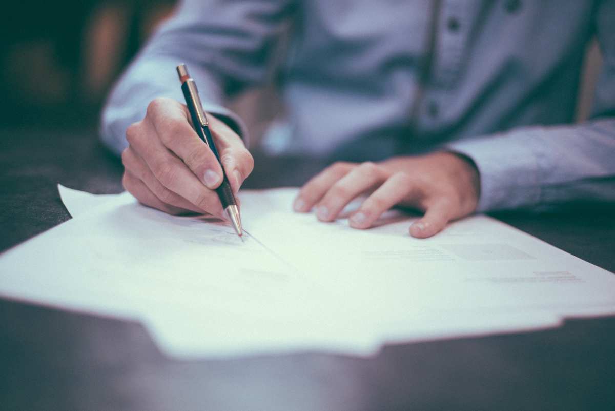 Signing a housing contract: do's and don'ts